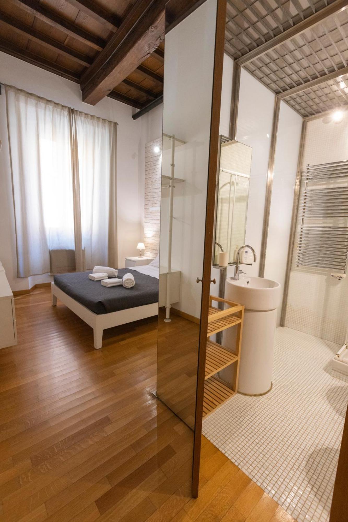 LivinRome Barberini Apt Luaran gambar