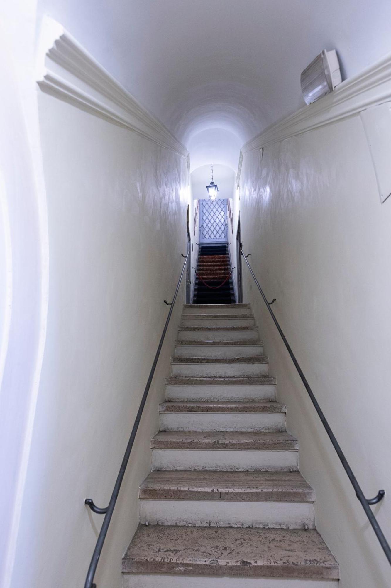 LivinRome Barberini Apt Luaran gambar