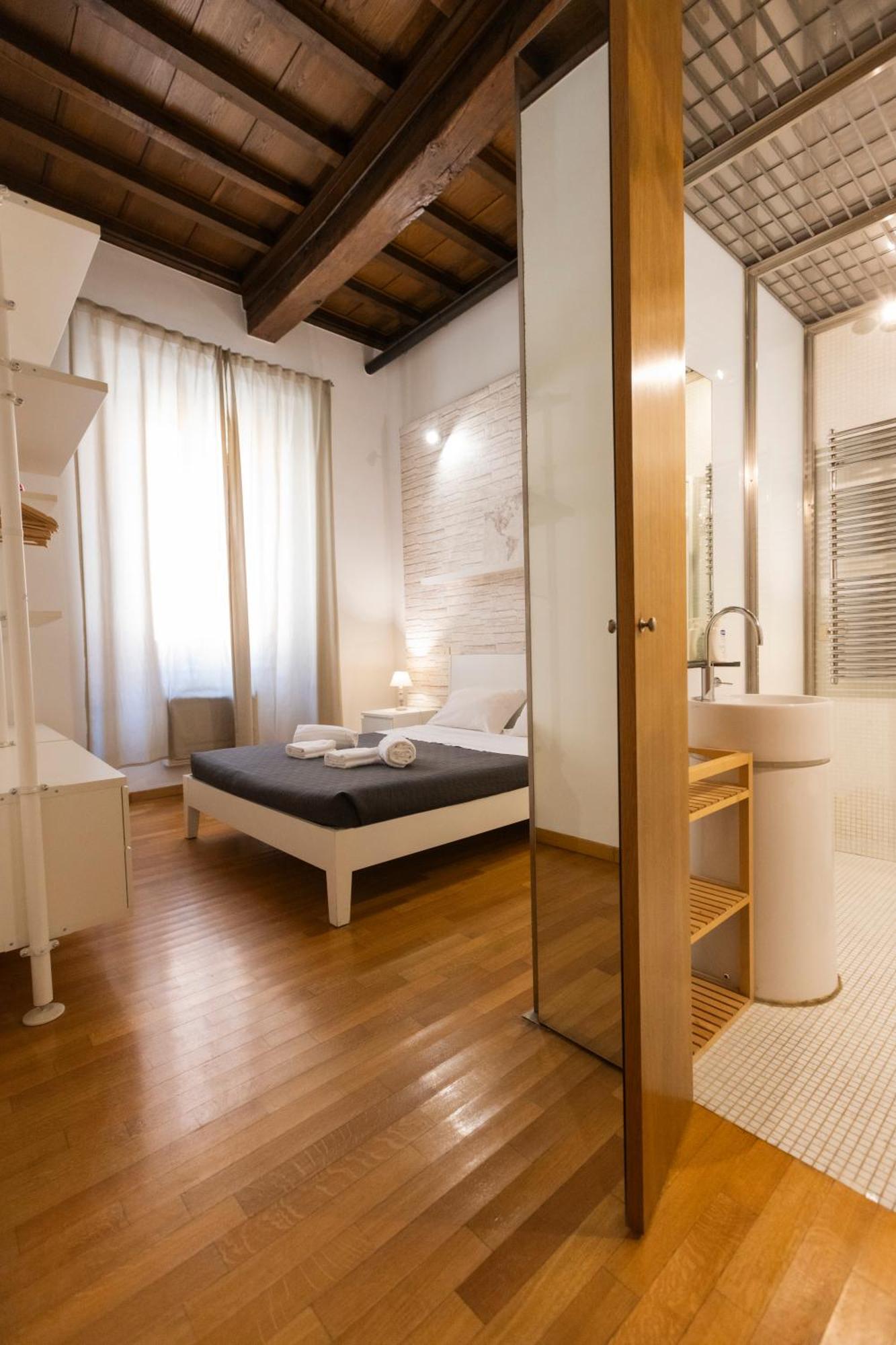 LivinRome Barberini Apt Luaran gambar