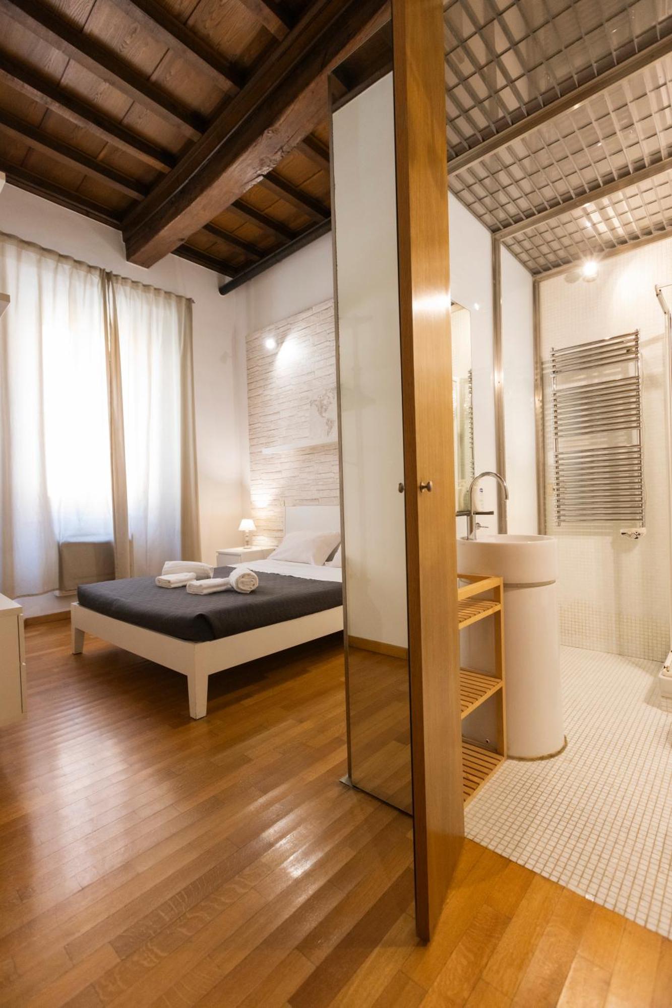 LivinRome Barberini Apt Luaran gambar